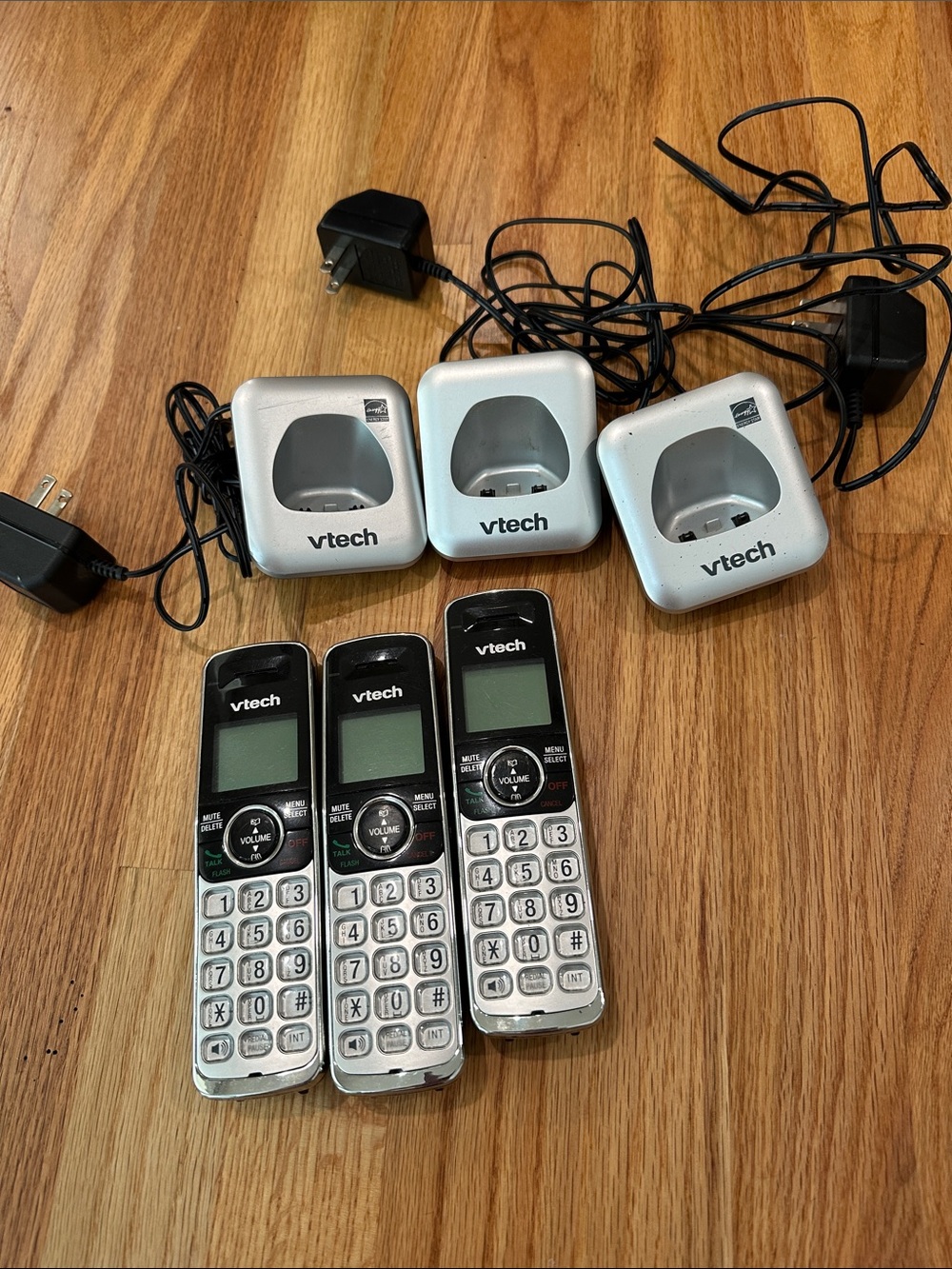 3 Vtech Cordless Phone Set home phone handset and charging bases outlet